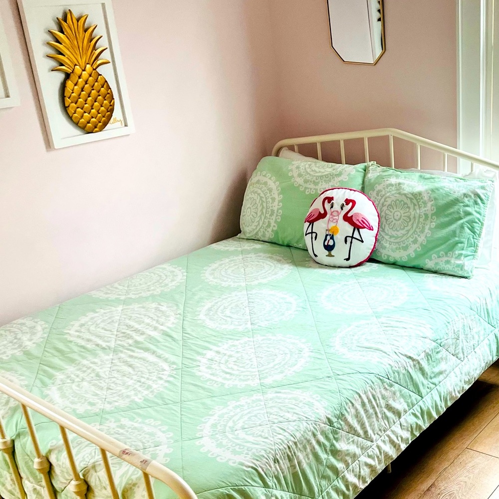 Pottery Barn Dorm Bedspread and Shams